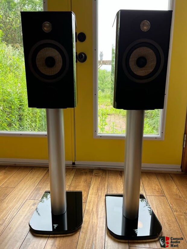 Focal Aria 906 With Stands –