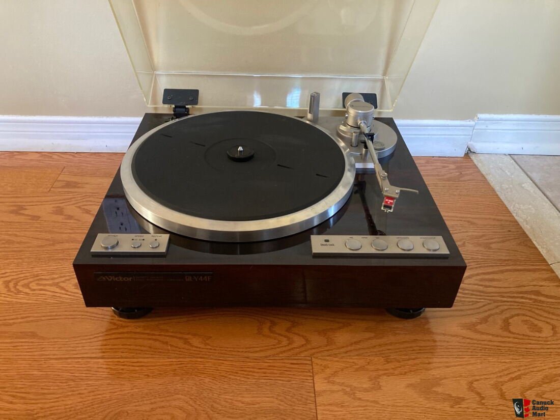 Victor (JVC) QL Y44F Quartz Lock Automatic turntable in excellent