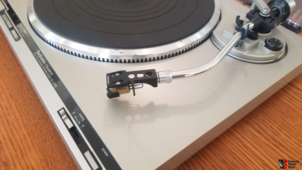 Technics SL-Q303 Direct Drive, Quartz Locked Automatic turntable w