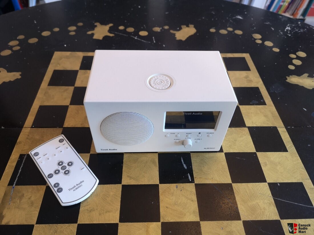 Tivoli Albergo Clock Radio with Bluetooth, White Colour in Excellent