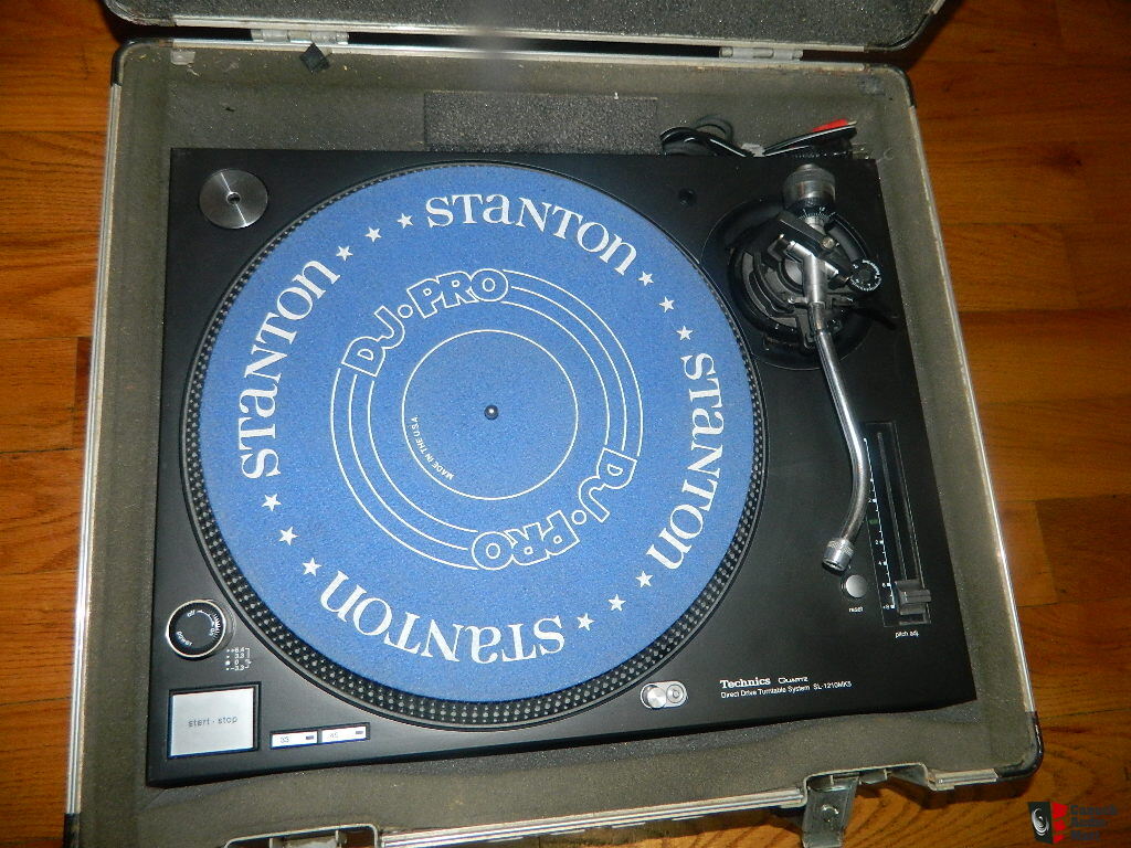 Technics SL-1210 MK 5 Direct Drive Turntable With Case Cosmetics