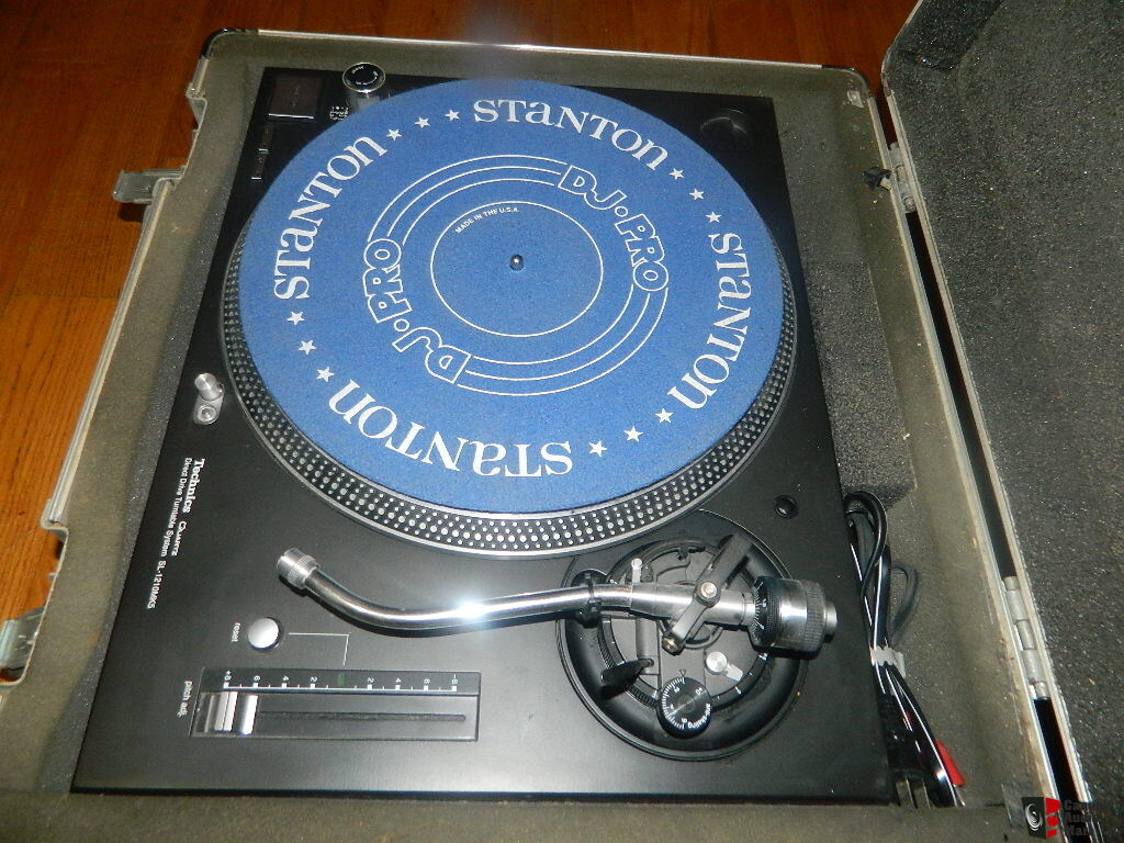 Technics SL1210 MK 5 Direct Drive Turntable With Case Cosmetics Very