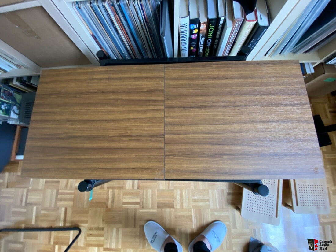 target-wall-mount-for-2-tables-photo-4479315-canuck-audio-mart