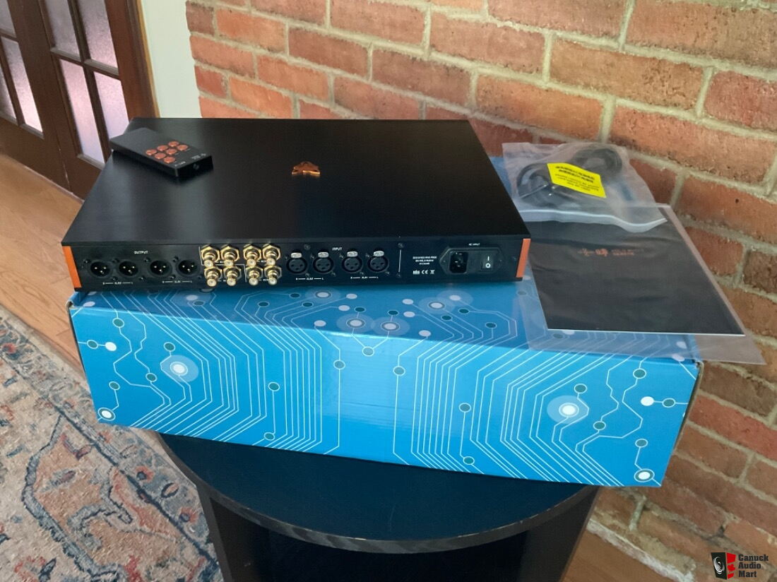 Holo Audio Serene KTE preamp For Sale - Canuck Audio Mart