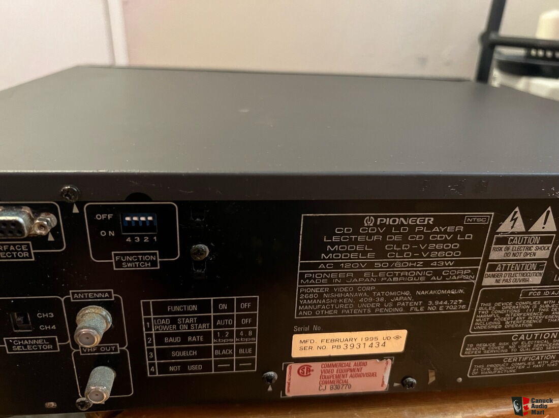 Pioneer CLD-V2600 LASERDISC LD laser disc Player For Sale - Canuck