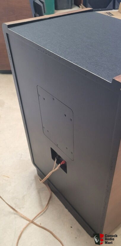 jbl-l300-speakers-photo-4600268-canuck-audio-mart