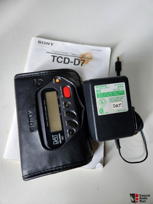 Sony TCD-D7 DAT Walkman + Accessories - Tested/Working Photo
