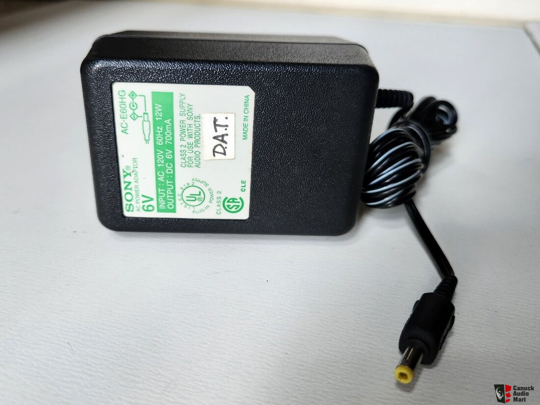Sony TCD-D7 DAT Walkman + Accessories - Tested/Working Photo