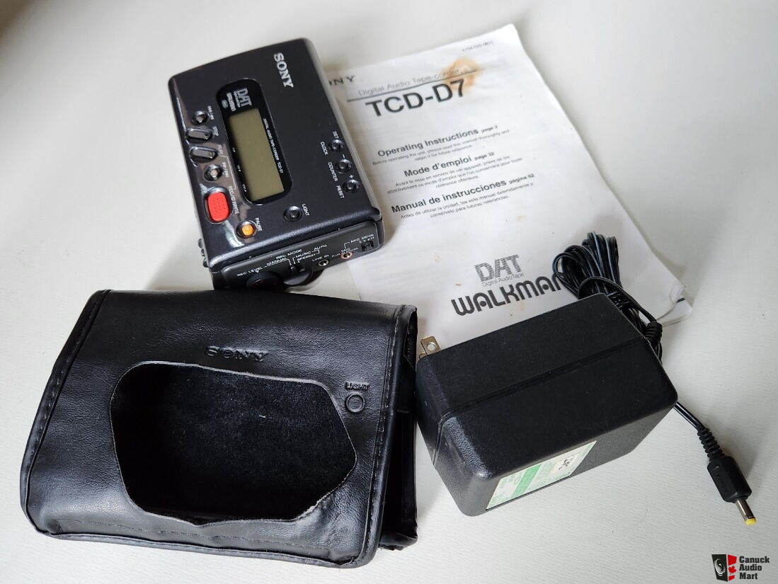 Sony TCD-D7 DAT Walkman + Accessories - Tested/Working Photo