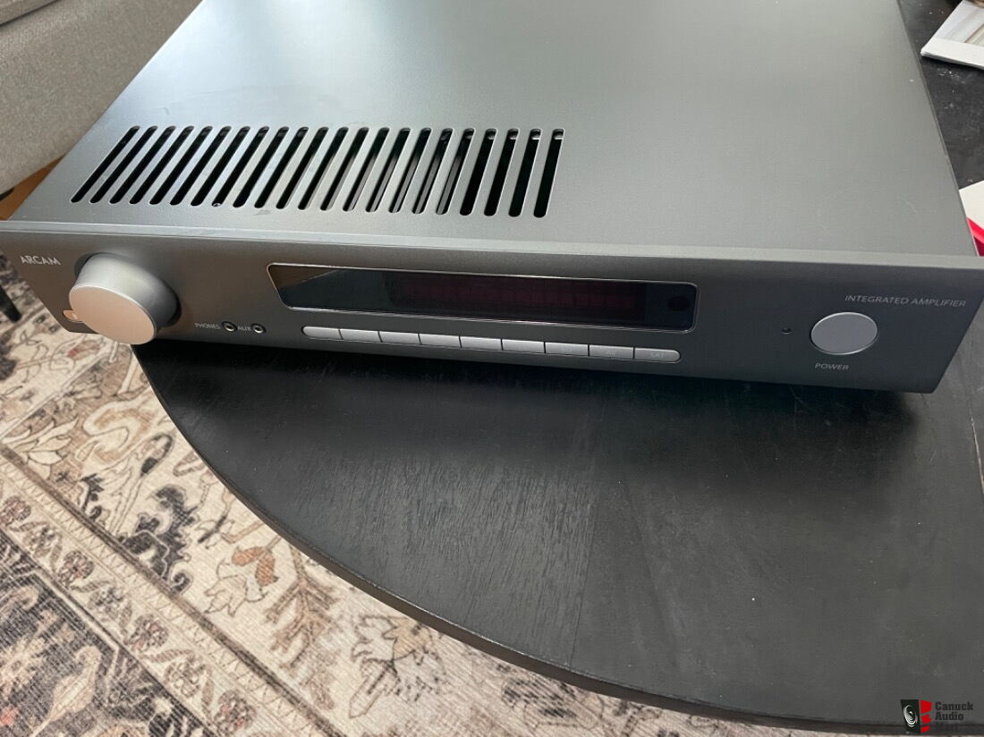 Arcam SA10 Amplificatore Integrato Classe A/B – 50W Per Canale, Ingressi Analogici E Digitali, DAC Sabre, Perfetto Per Chi Ama La Musica