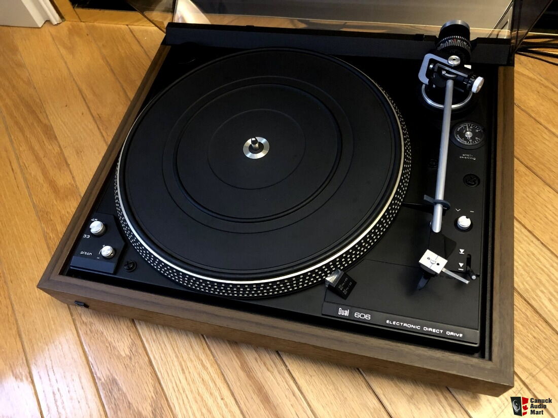 Dual 606 Direct Drive AutoReturn Turntable in Pristine Condition Photo