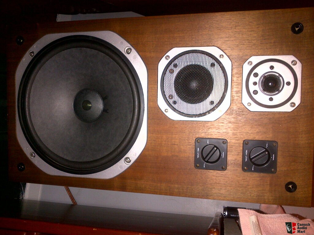 YAMAHA NS 690 STUDIO MONITOR SPEAKER Sale Pending To John For Sale 