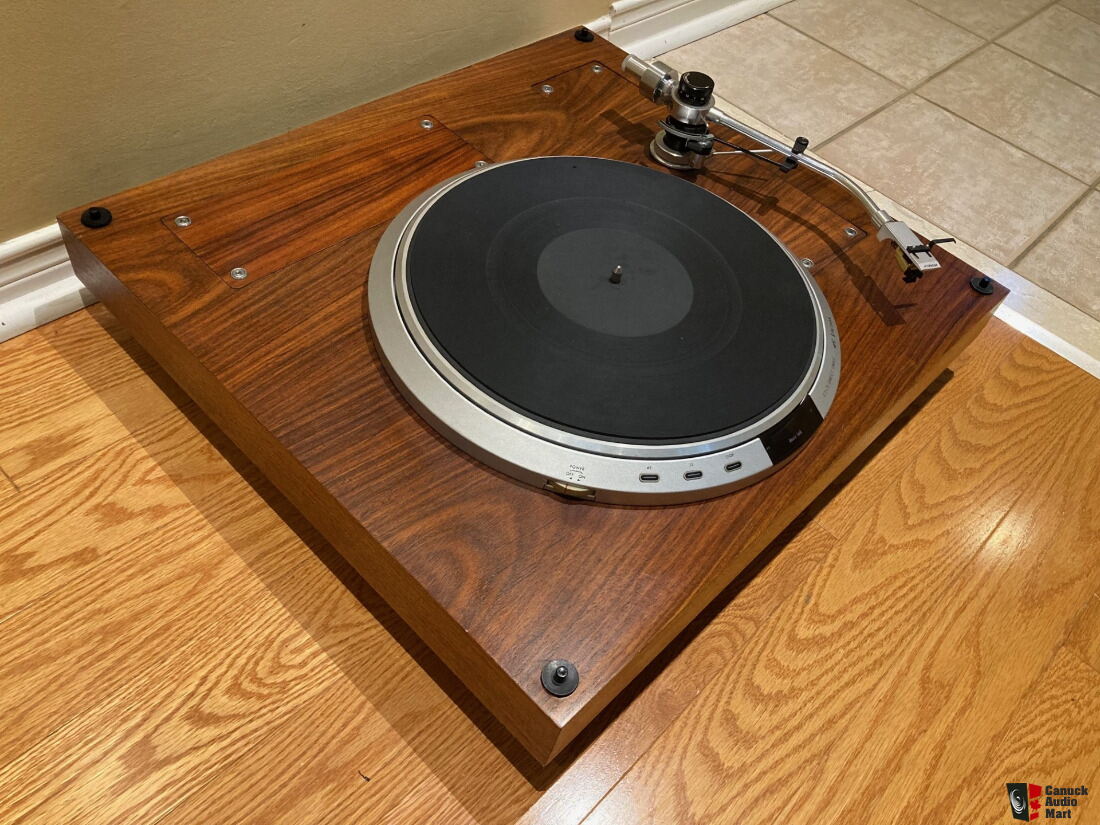 Victor / JVC TT-71 Quartz Lock direct drive turntable with Victor