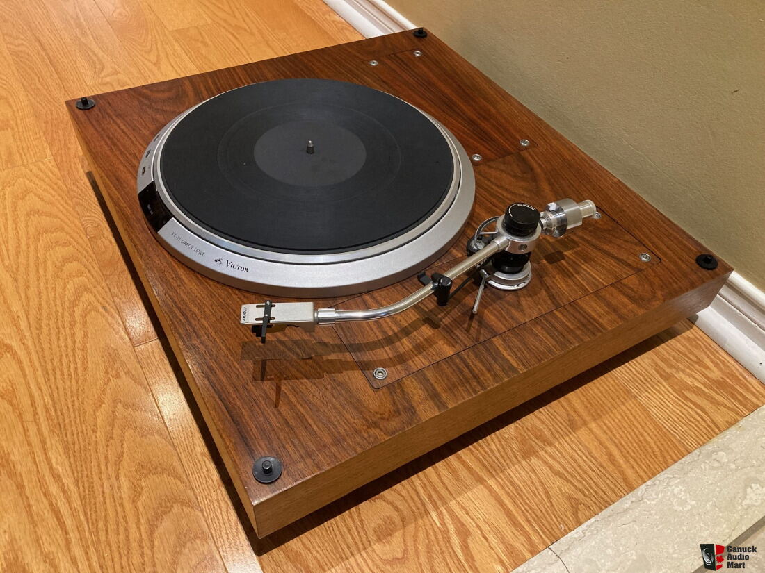 Victor / JVC TT-71 Quartz Lock direct drive turntable with Victor