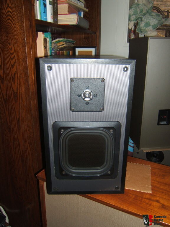 Sony APM 121ES bookshelf speakers in excellent condition Photo