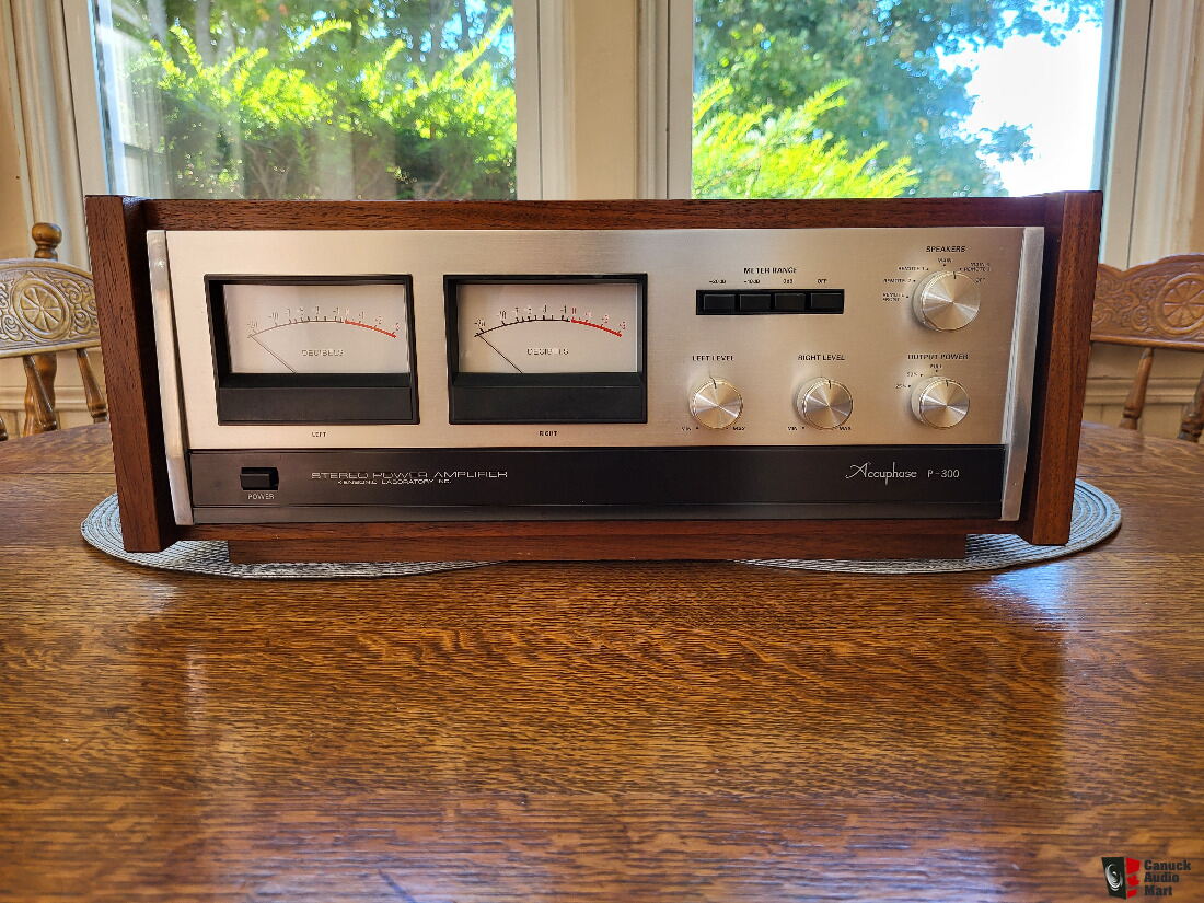 Reference Accuphase AM-200 high power Class A Fully balanced amplifier HiFi high end vu meter