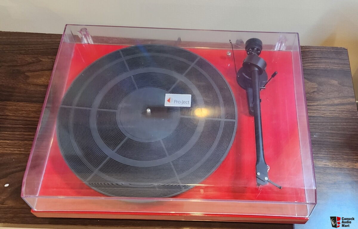 Project Debut III turntable Photo #5491239 - Canuck Audio Mart