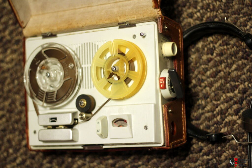 Hitachi Belsona reel to reel mini tape recorder Photo #564392 - Canuck  Audio Mart
