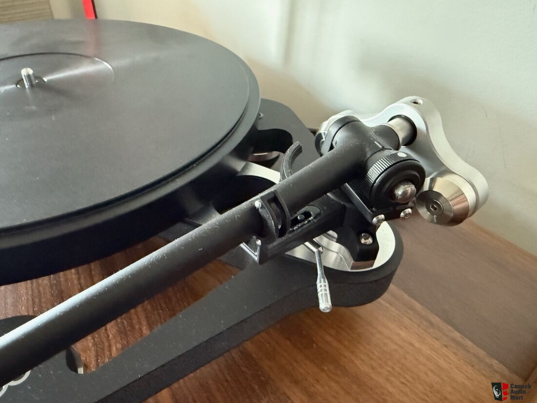 Rega Planar 8 (4 months old) w/Groovetracer Planar 8 Upgrade package ...