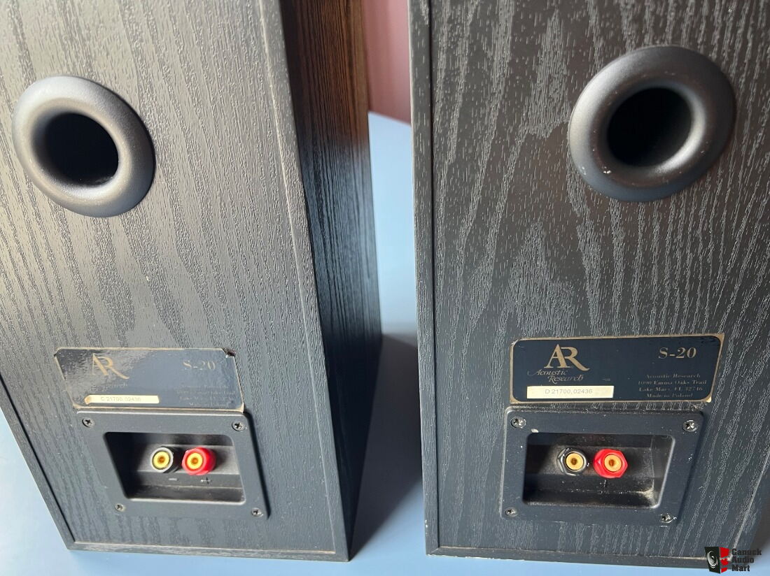Acoustic Research (AR) Status S20 Bookshelf Speakers - European