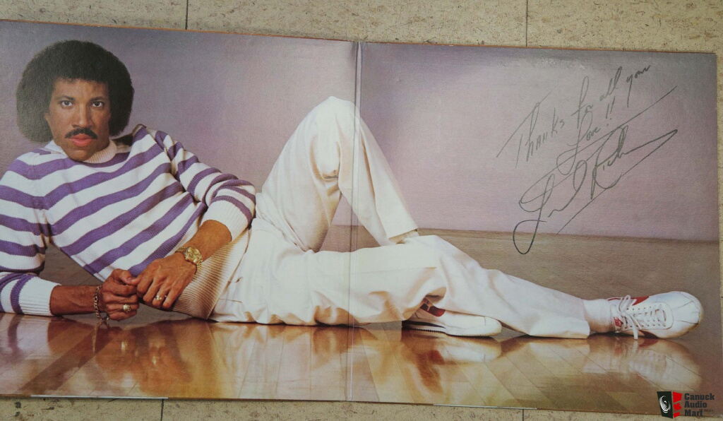 LIONEL RICHIE Signed Photo Casual COA hologram