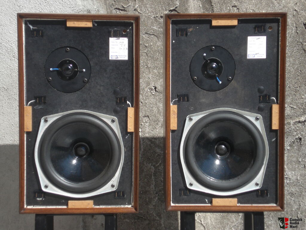 755775-kef_chorale_speakers_beautiful_sound_and_condition.jpg