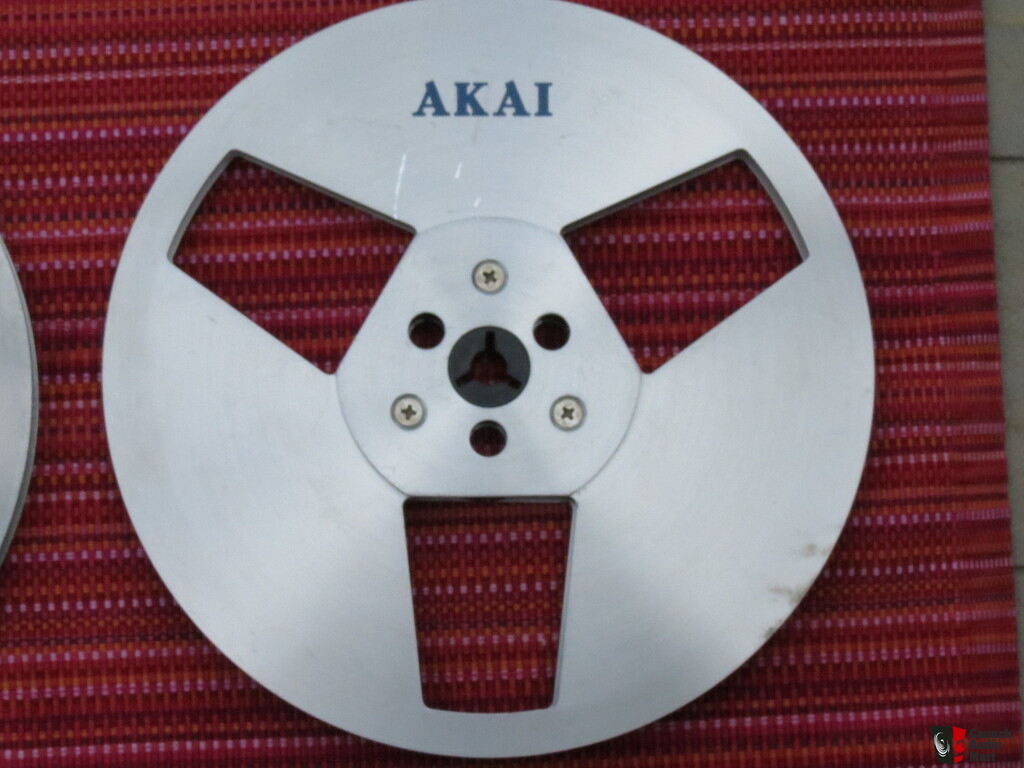 pair AKAI Take up reel 7 inchs Photo #783929 - Canuck Audio Mart