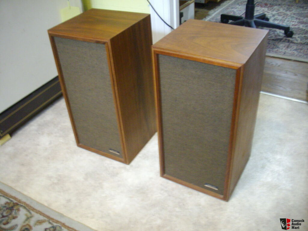 vintage-bookshelf-speakers-look-and-sound-great-photo-940183-us