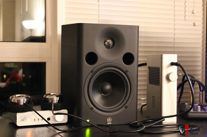 sealed studio monitors