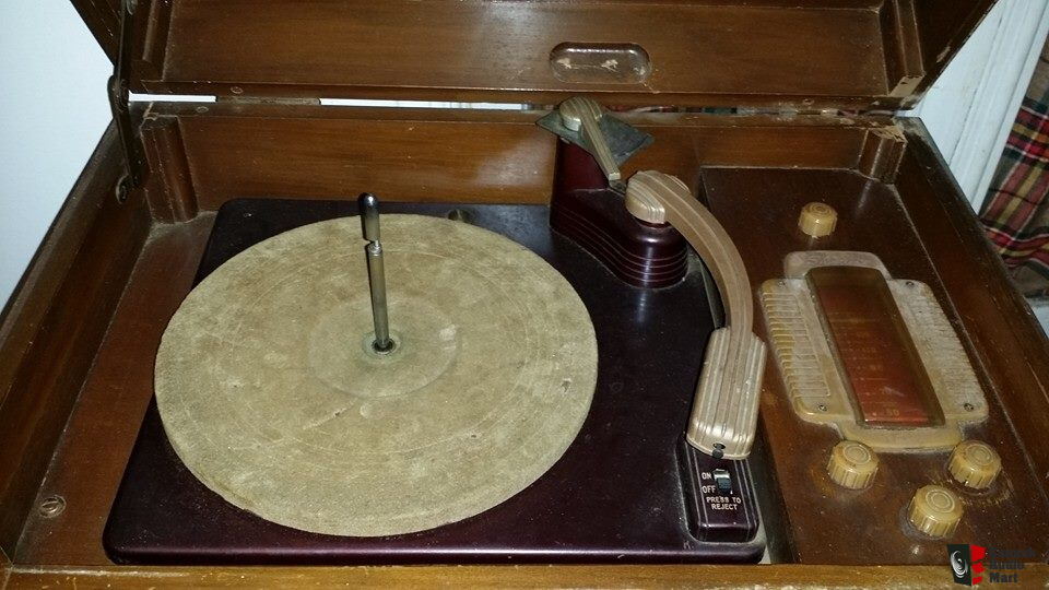 1947 Vintage Silvertone Radio Phonograph For Sale - Canuck Audio Mart